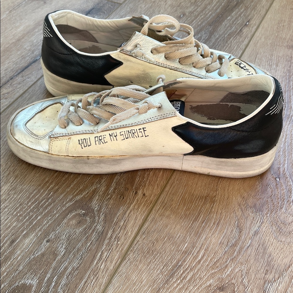 Golden Goose Stardan model—Cream and Black Distressed Sneakers. - Picture 12 of 16